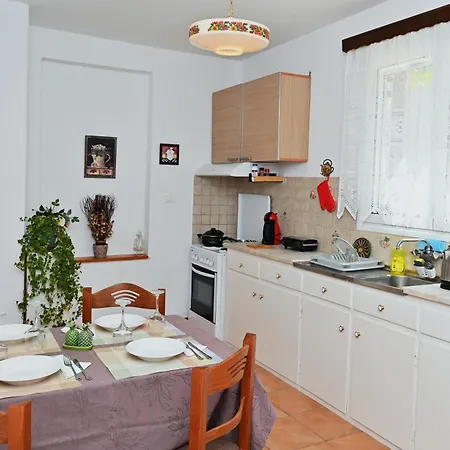 Anna's Ground Floor Апартаменты *