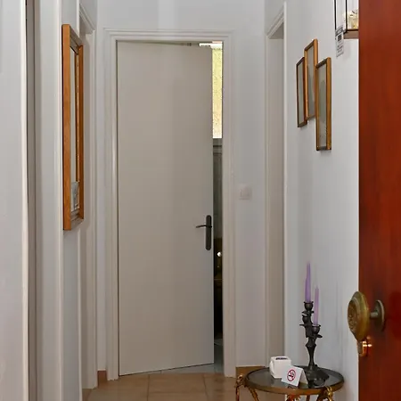 Anna's Ground Floor Апартаменты *